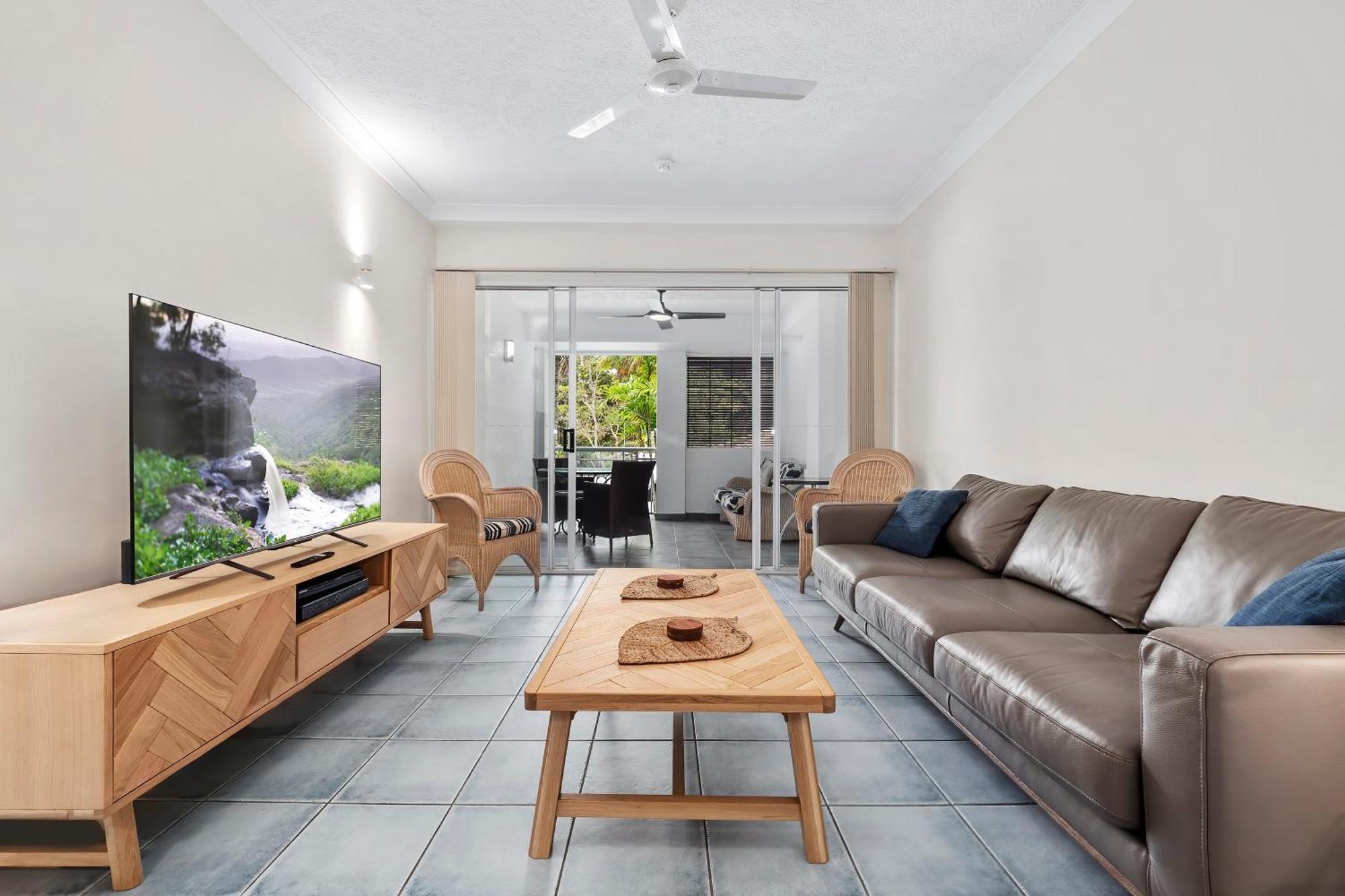 Alassio Beachfront Apartments Palm Cove Room photo